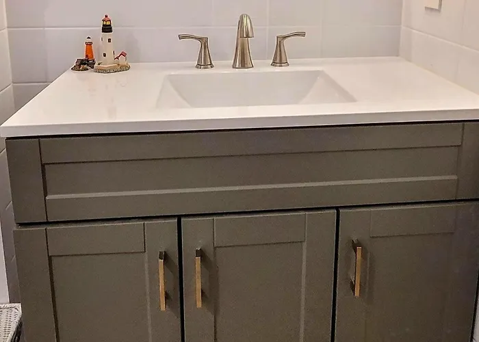 Just Imagine! Newly Renovated Ocean View 1br-1 Ba Apartment